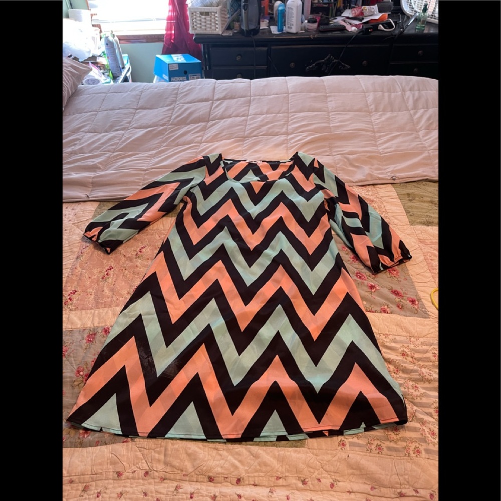 Juniors chevron dress